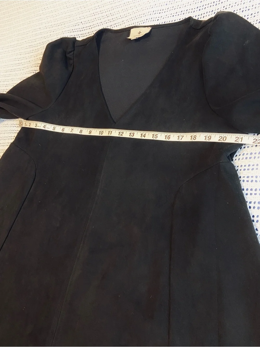 Tuckernuck Pomander Place Blouse Blouse Ruffle Cuff Vegan Black Size Large